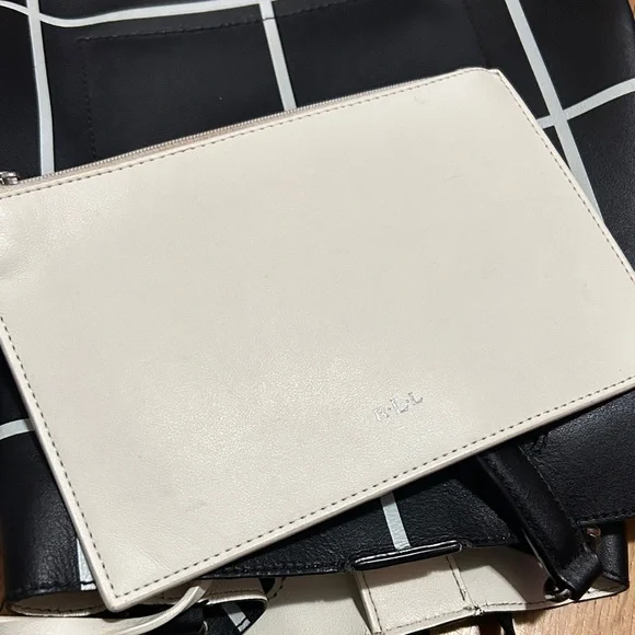 Lauren Ralph Lauren Stylish Black and White Bucket Bag w/ inside bag - Picture 7 of 10